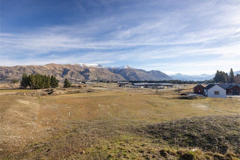 Photo of property in 16 Ranch Terrace, Wanaka, 9382