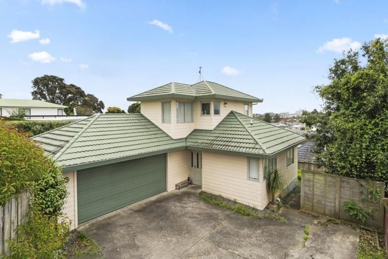 Photo of property in 26a Orams Road, Hillpark, Auckland, 2102