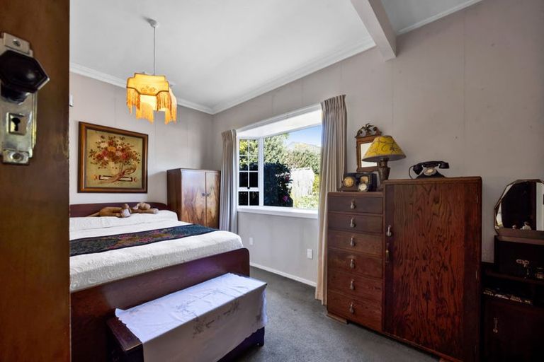 Photo of property in 32 Queens Road, Glen Avon, New Plymouth, 4312