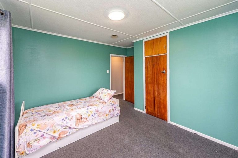 Photo of property in 24 Selwyn Crescent, College Estate, Whanganui, 4500