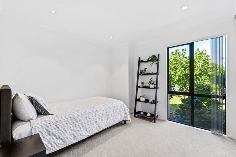 Photo of property in 11 Hugh Green Drive, Pinehill, Auckland, 0632