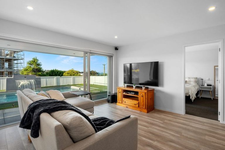 Photo of property in 15 Beechwood Road, Rothesay Bay, Auckland, 0630