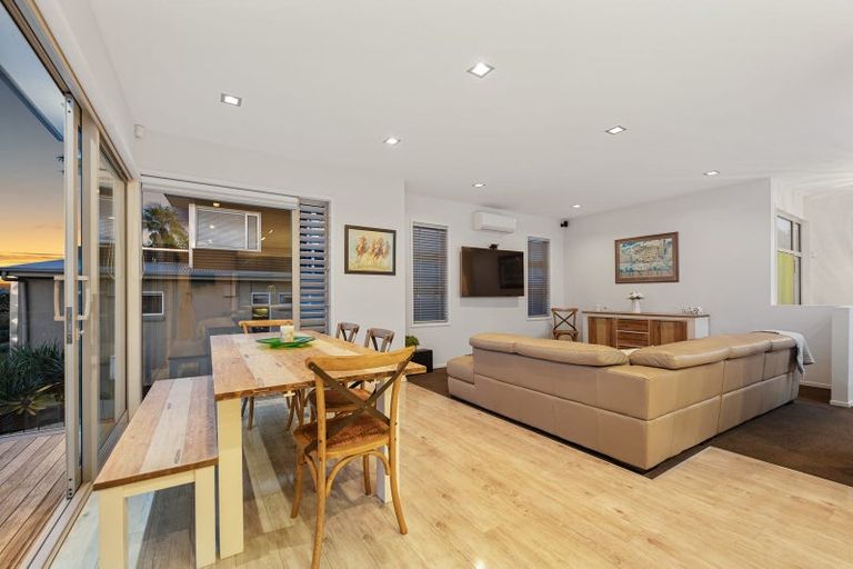 Photo of property in 15 Beechwood Road, Rothesay Bay, Auckland, 0630