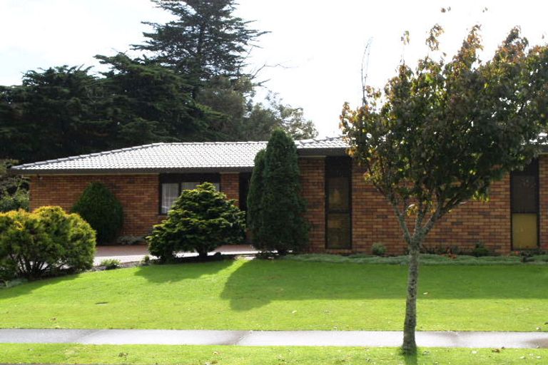 Photo of property in 16 Seneca Court, Golflands, Auckland, 2013