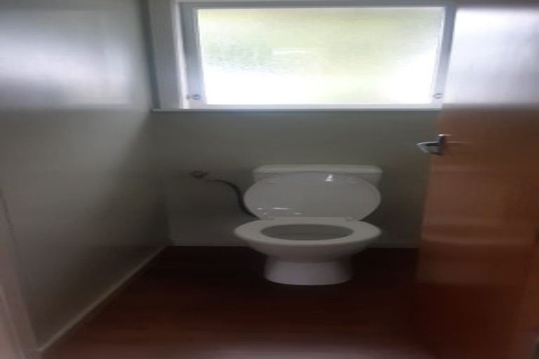 Photo of property in 5 Blandford Way, Newlands, Wellington, 6037