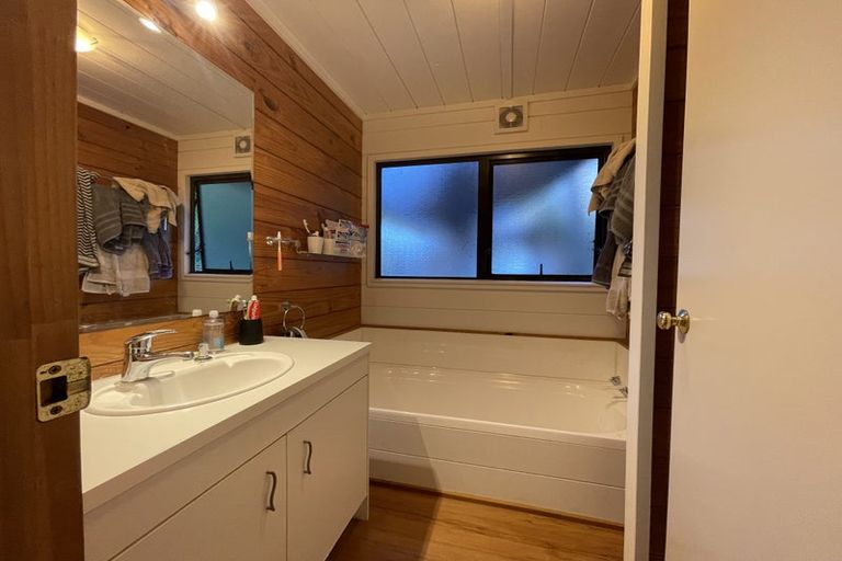 Photo of property in 25 Emlyn Place, Torbay, Auckland, 0630