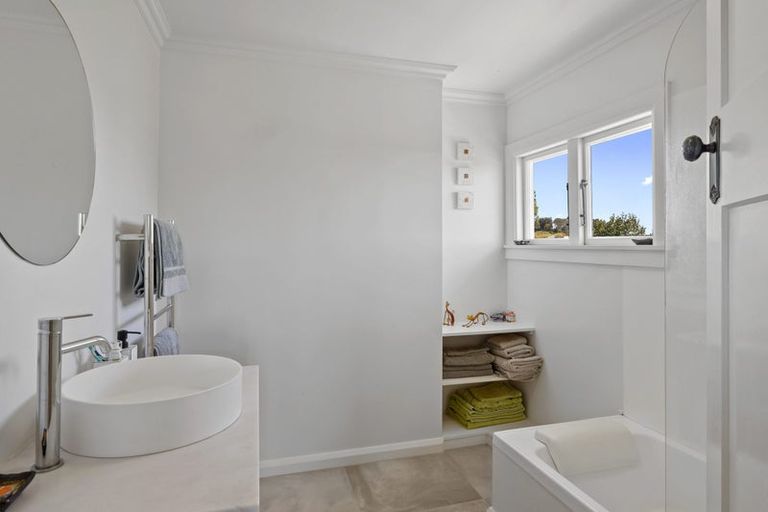 Photo of property in 26 Baring Terrace, Strandon, New Plymouth, 4312