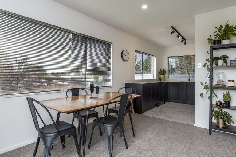 Photo of property in 1/18a Sherwood Avenue, Te Atatu South, Auckland, 0610