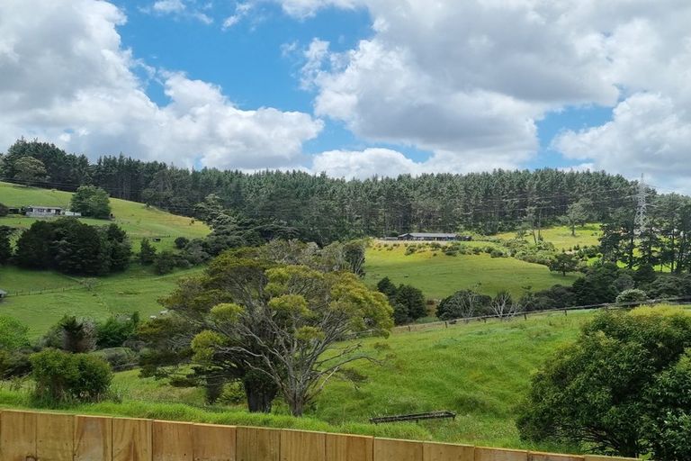 Photo of property in 18 Jeroboam Loop, Kumeu, 0810
