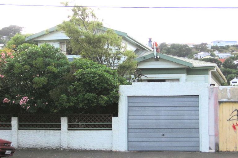 Photo of property in 11 Derwent Street, Island Bay, Wellington, 6023