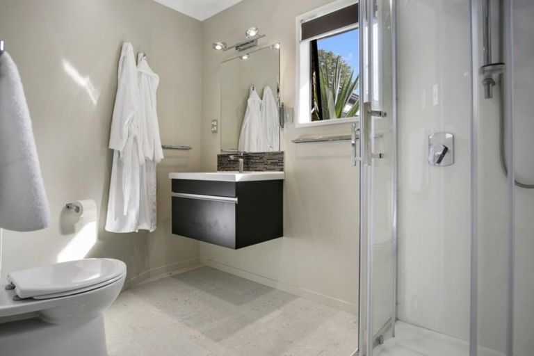 Photo of property in 262 Shakespeare Street, Leamington, Cambridge, 3432