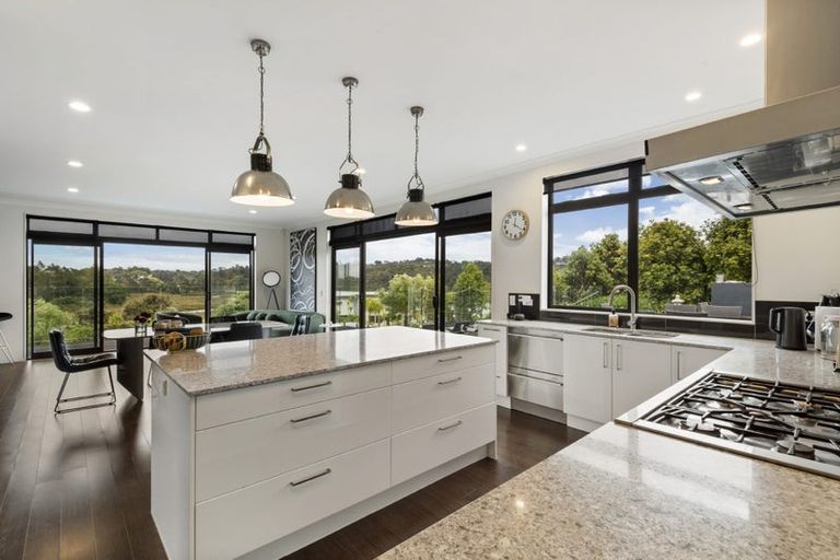 Photo of property in 16 Schopolo Place, Schnapper Rock, Auckland, 0632