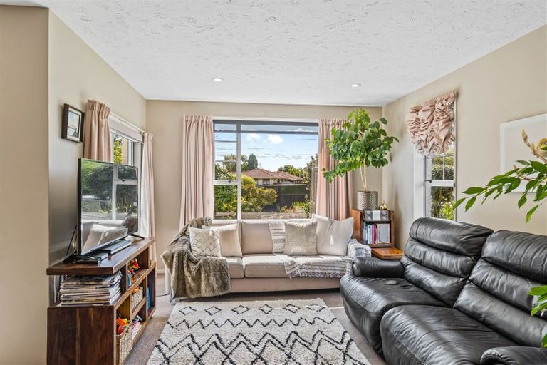 Photo of property in 17 Kinross Street, Hei Hei, Christchurch, 8042