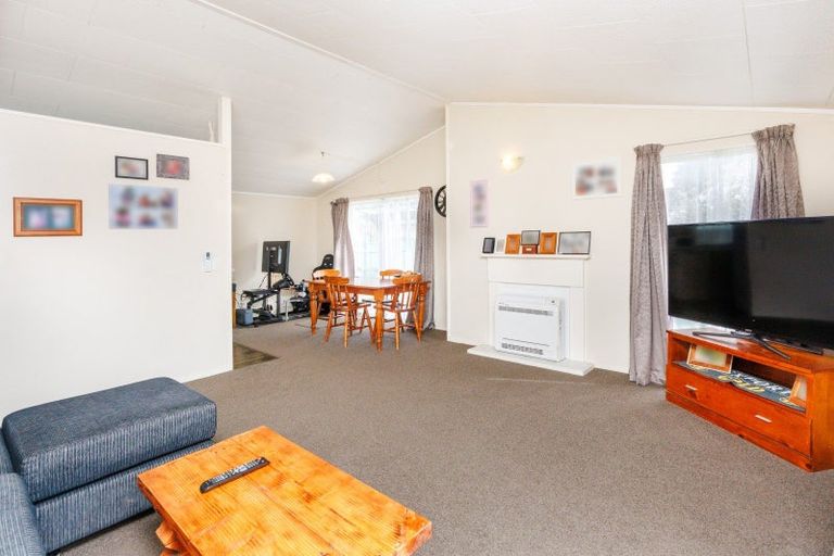 Photo of property in 28 Tiller Close, Kelvin Grove, Palmerston North, 4414