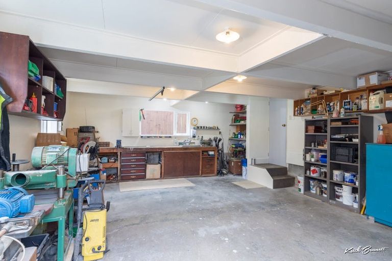 Photo of property in 3 Lowry Crescent, Stokes Valley, Lower Hutt, 5019