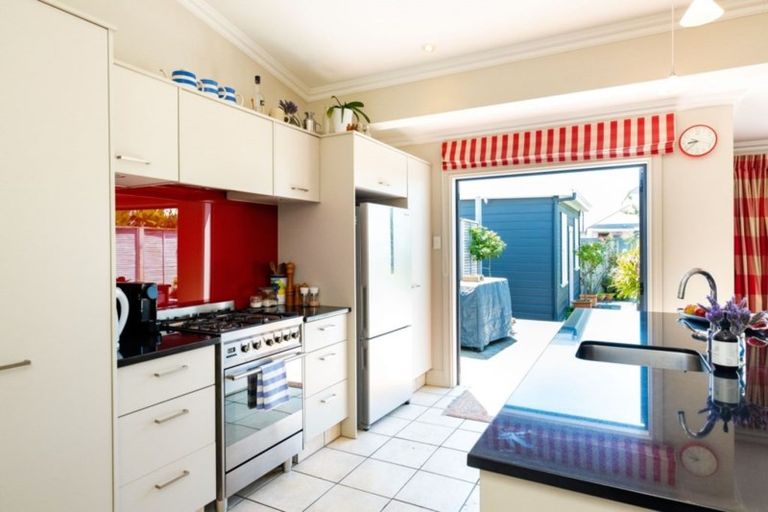 Photo of property in 12 Meeanee Quay, Westshore, Napier, 4110