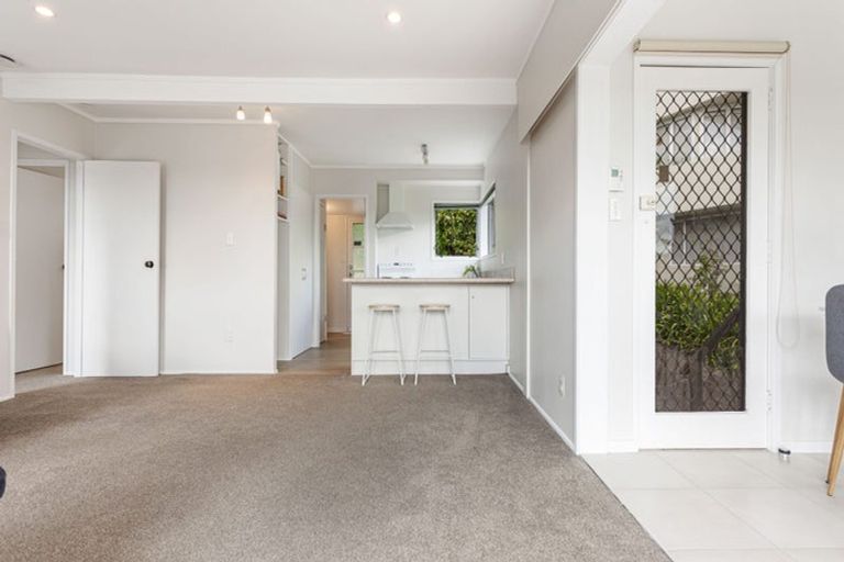 Photo of property in 2/67 Brigantine Drive, Beach Haven, Auckland, 0626