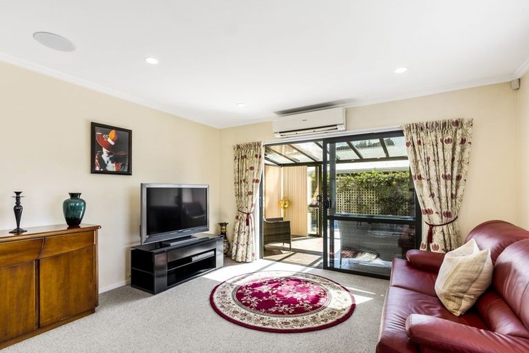Photo of property in 4 Sunstone Crescent, Brown Owl, Upper Hutt, 5018