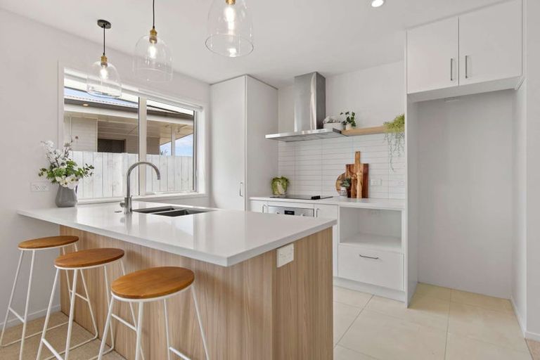 Photo of property in 8 Te Rehutai Rise, Welcome Bay, 3112