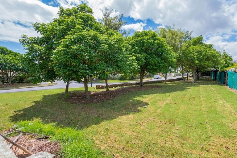 Photo of property in 2 Albizia Avenue, Henderson, Auckland, 0612