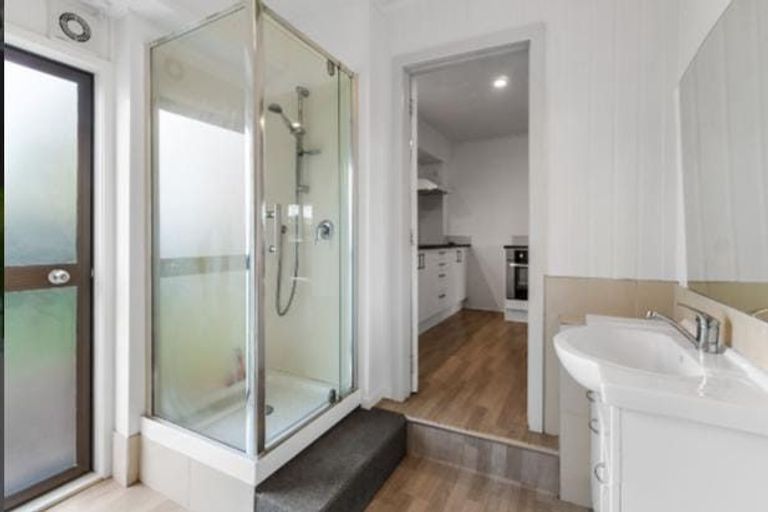 Photo of property in 1/116 Bradbury Road, Botany Downs, Auckland, 2010