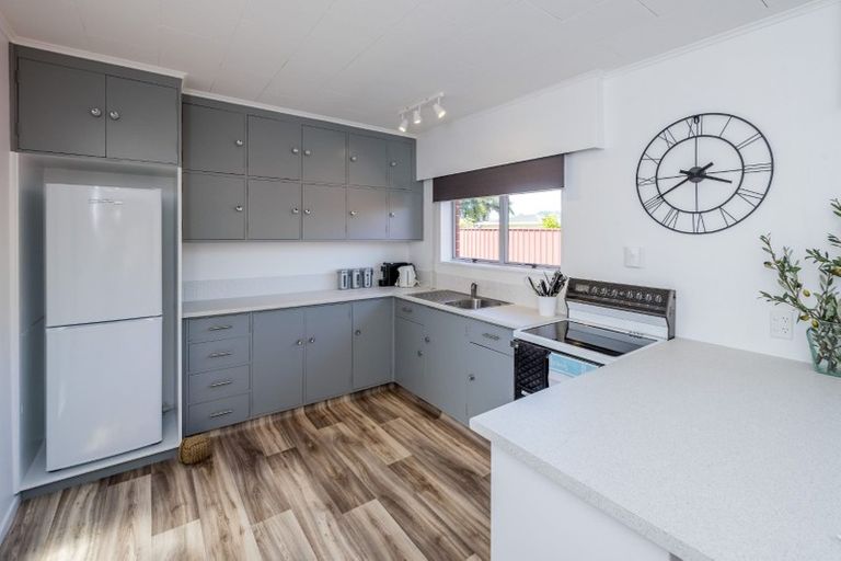 Photo of property in 19 Saint Annes Street, Levin, 5510