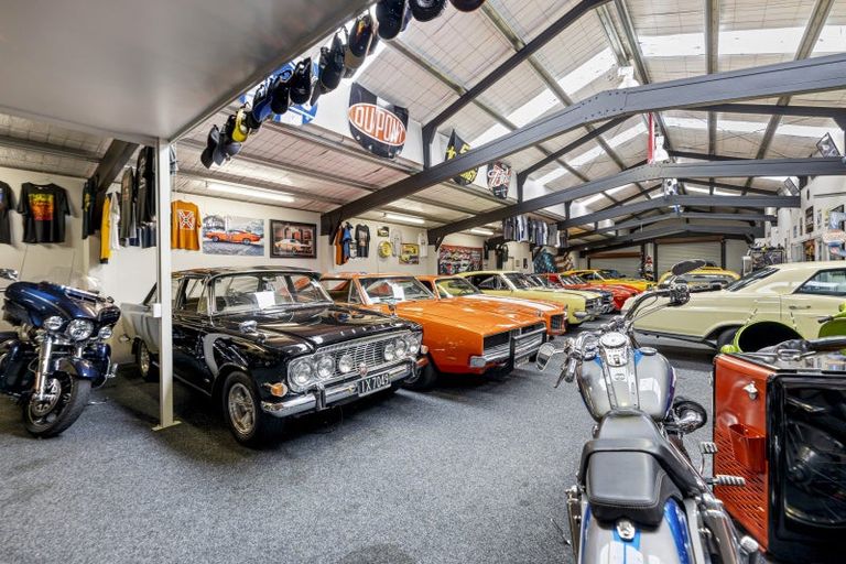 Photo of property in 100 Wingatui Road, Mosgiel, 9024