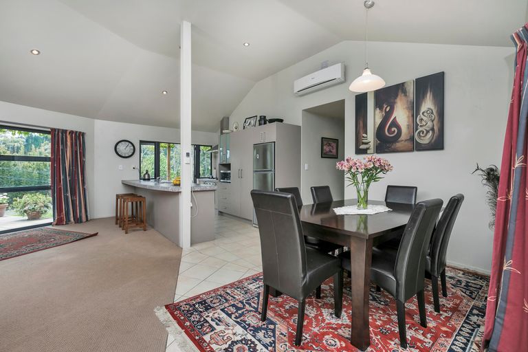 Photo of property in 11 Pineview Lane, Helensville, 0875