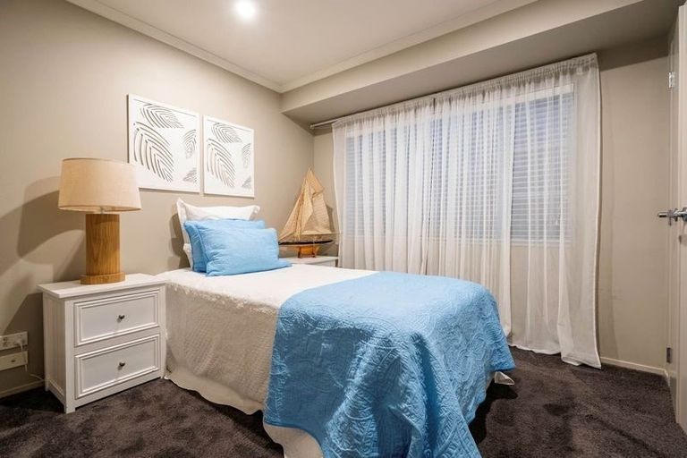 Photo of property in 5 Chateau Rise, Flat Bush, Auckland, 2016