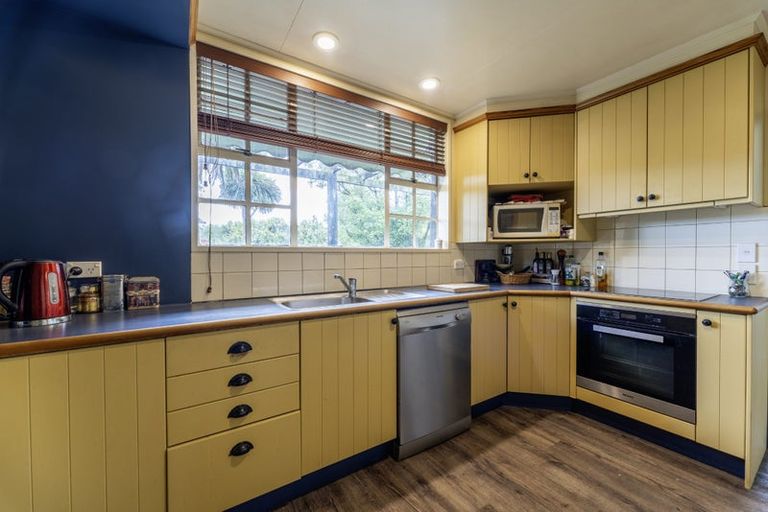 Photo of property in 72 Timaru Road, Waimate, 7924