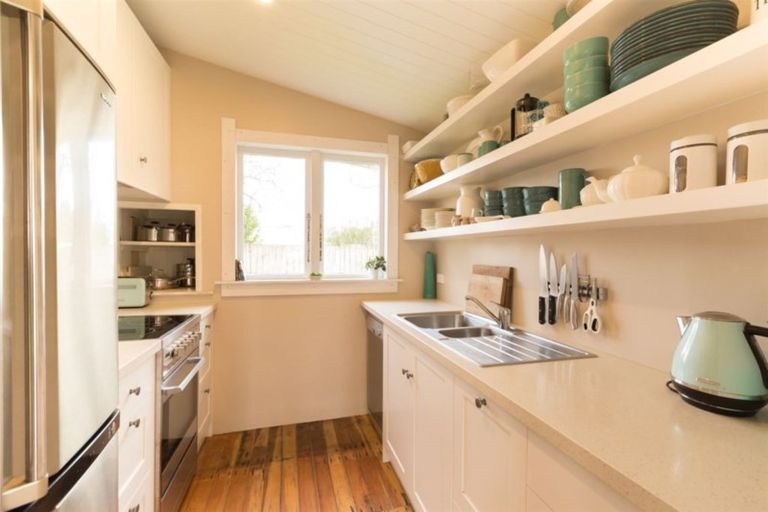 Photo of property in 26 Miami Avenue, Surfdale, Waiheke Island, 1081