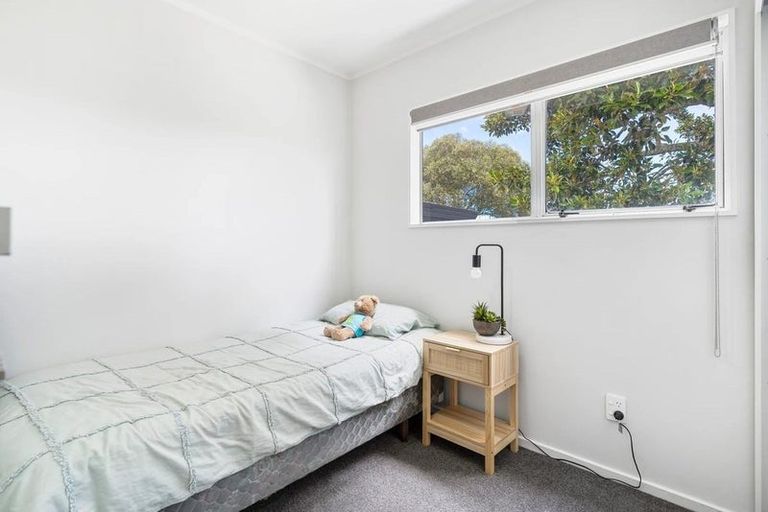 Photo of property in 2/2 Hatherley Place, Clendon Park, Auckland, 2103