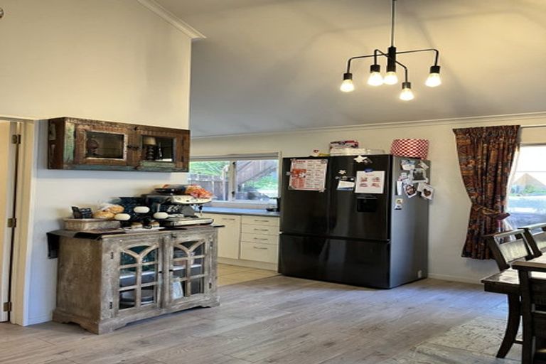 Photo of property in 9 Bickleigh Grove, New Lynn, Auckland, 0600