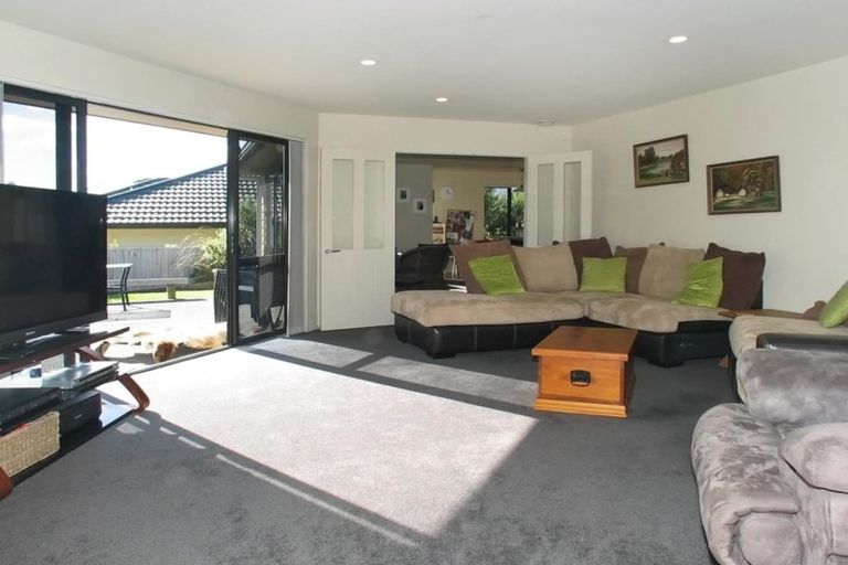 Photo of property in 6 Botany Lane, Whitby, Porirua, 5024