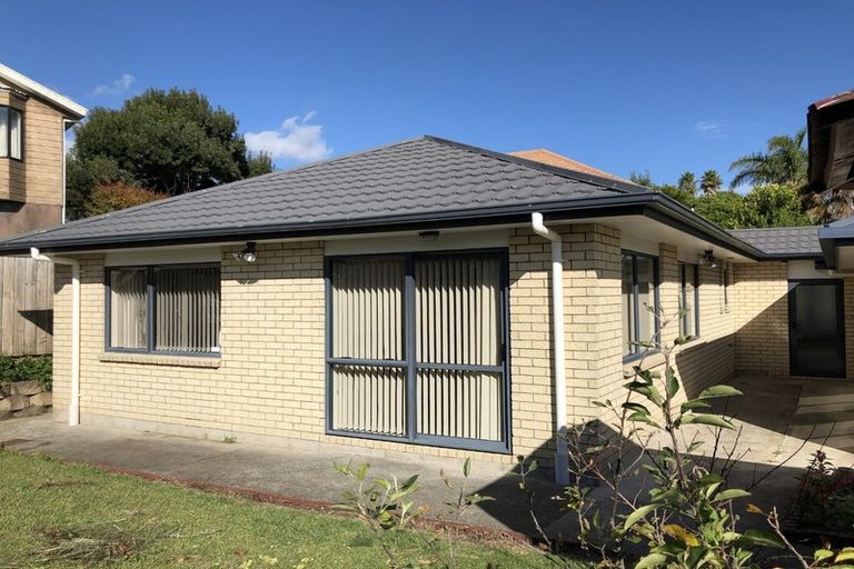 Photo of property in 16 Ewhurst Place, Goodwood Heights, Auckland, 2105