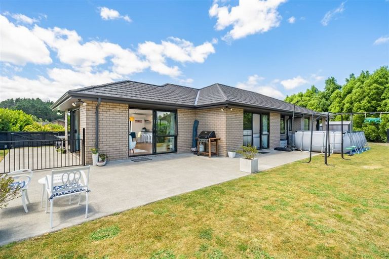 Photo of property in 6 Jade Crescent, Timberlea, Upper Hutt, 5018