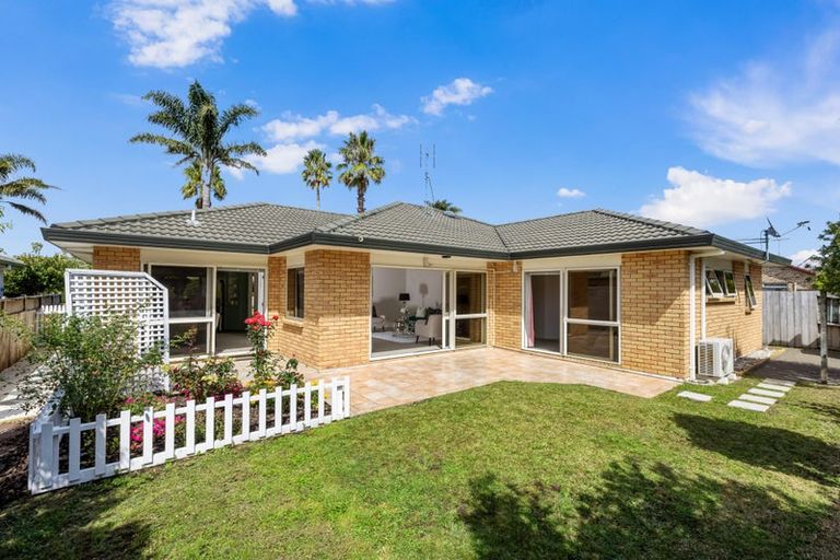 Photo of property in 12 Dan Tori Place, Orewa, 0931