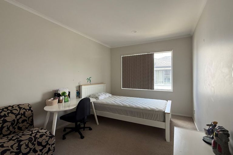 Photo of property in 66 Harrowglen Drive, Northcross, Auckland, 0630