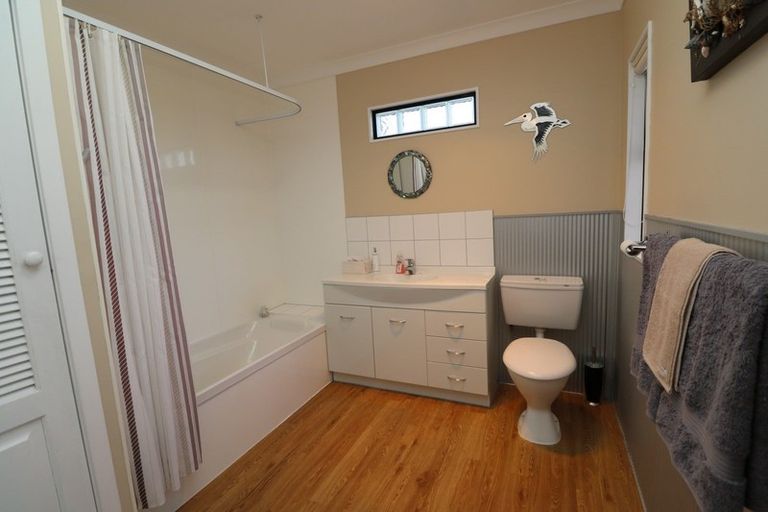 Photo of property in 14 Andresen Street, Foxton Beach, Foxton, 4815