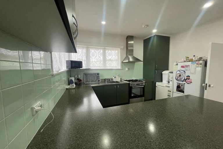 Photo of property in 2/91 Lynwood Road, New Lynn, Auckland, 0600