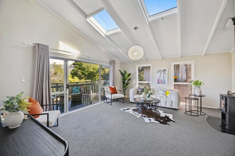 Photo of property in 19 Beach Road, Mellons Bay, Auckland, 2014