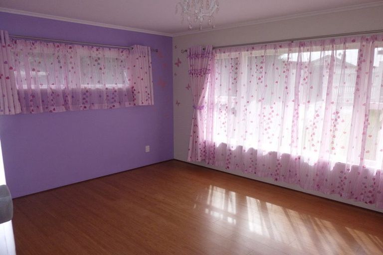 Photo of property in 4018 Great North Road, Glen Eden, Auckland, 0602