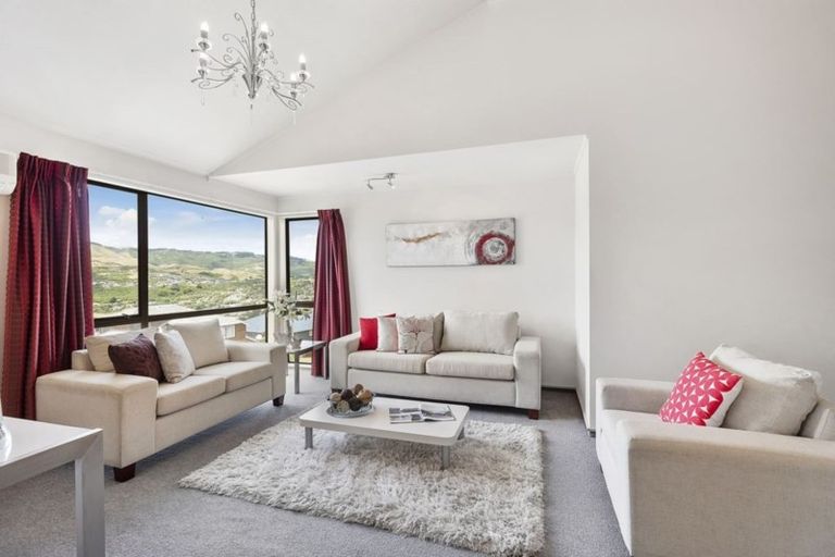 Photo of property in 18 Ordley Grove, Tawa, Wellington, 5028