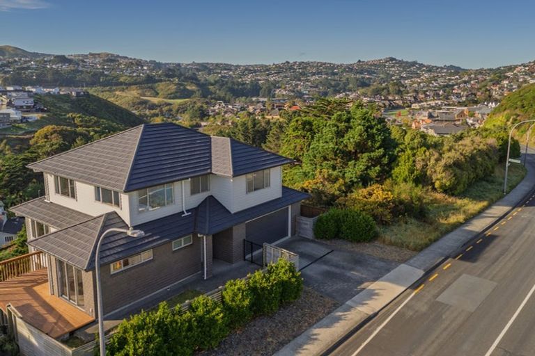 Photo of property in 32 Melksham Drive, Churton Park, Wellington, 6037