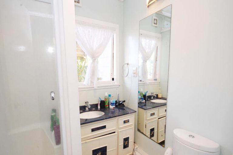 Photo of property in 1/134 Aberdeen Road, Campbells Bay, Auckland, 0620