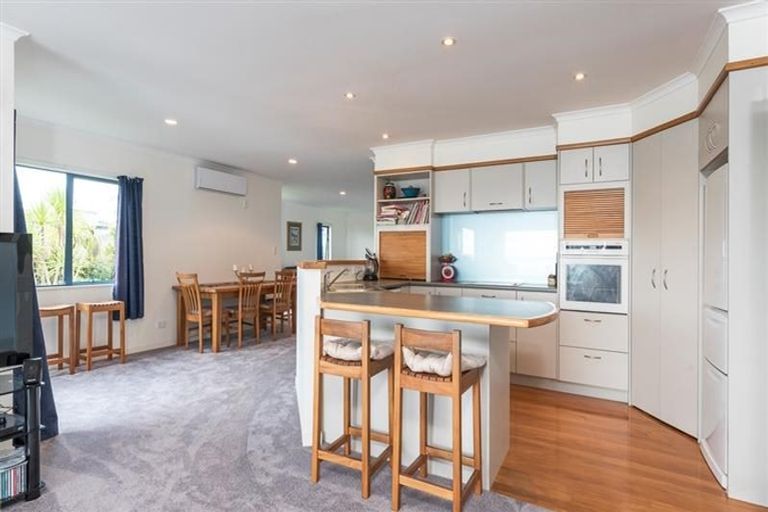 Photo of property in 55 Tindalls Bay Road, Tindalls Beach, Whangaparaoa, 0930