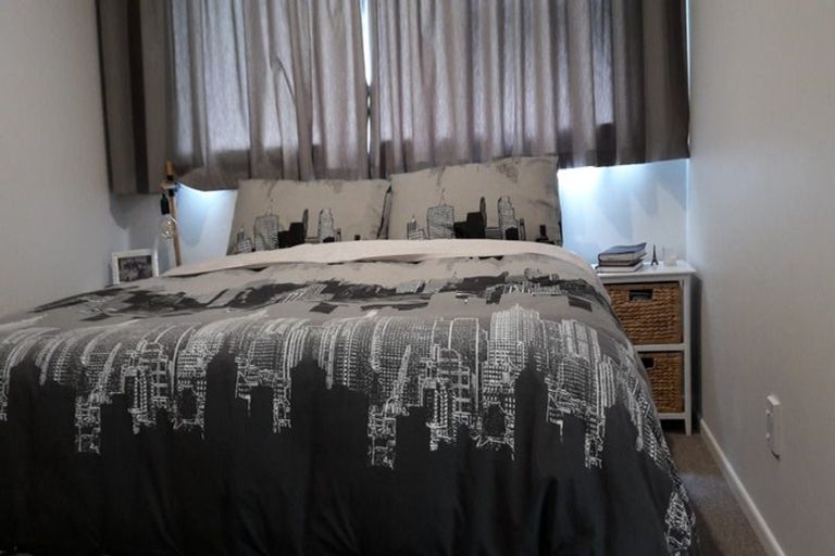 Photo of property in 3a Peckham Grove, Tawa, Wellington, 5028