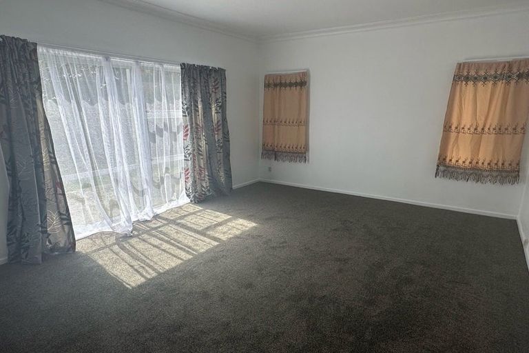 Photo of property in 1/49 Clevedon Road, Papakura, 2110