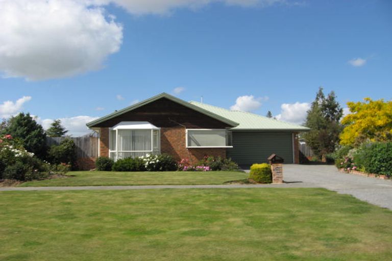 Photo of property in 6 Oldham Place, Darfield, 7510