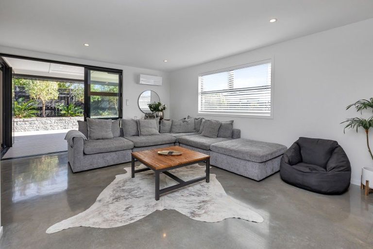 Photo of property in 11 Olney Court, One Tree Point, 0118